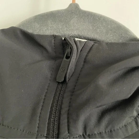 Lululemon Pack it Up Jacket - Picture 12 of 12
